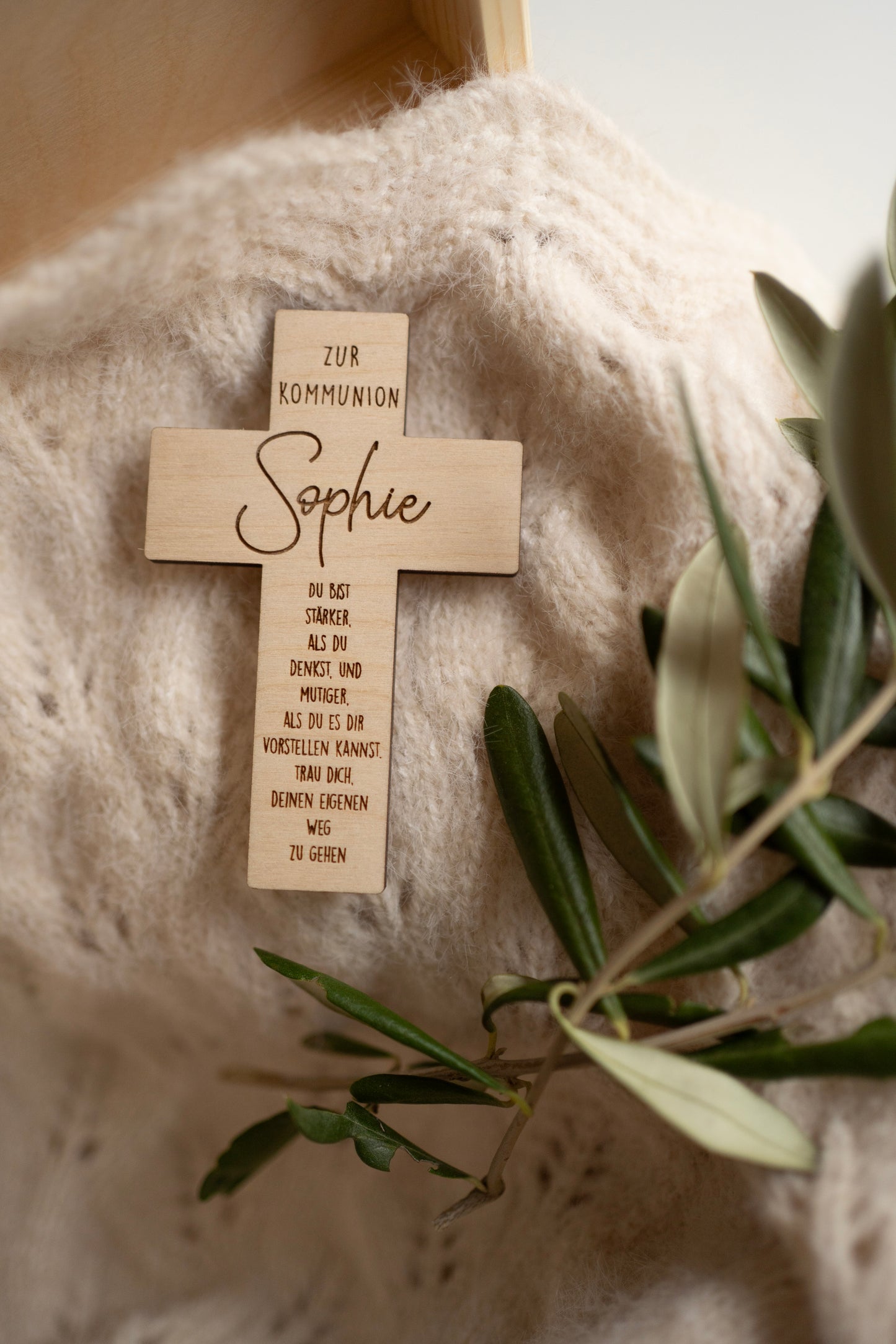 Taufkreuz personalisiert aus Holz