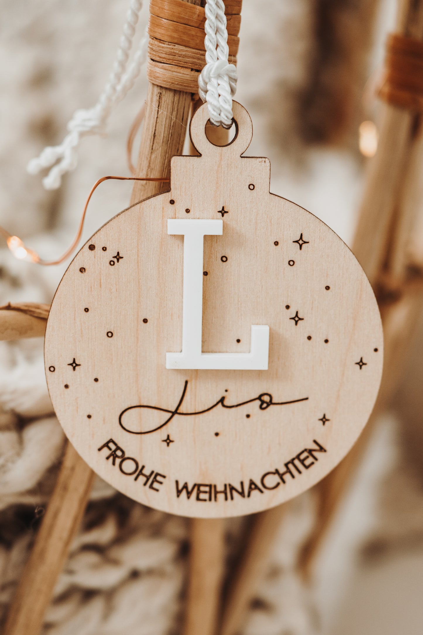 Personalisierte Weihnachtskugel mit Acryl-Buchstaben