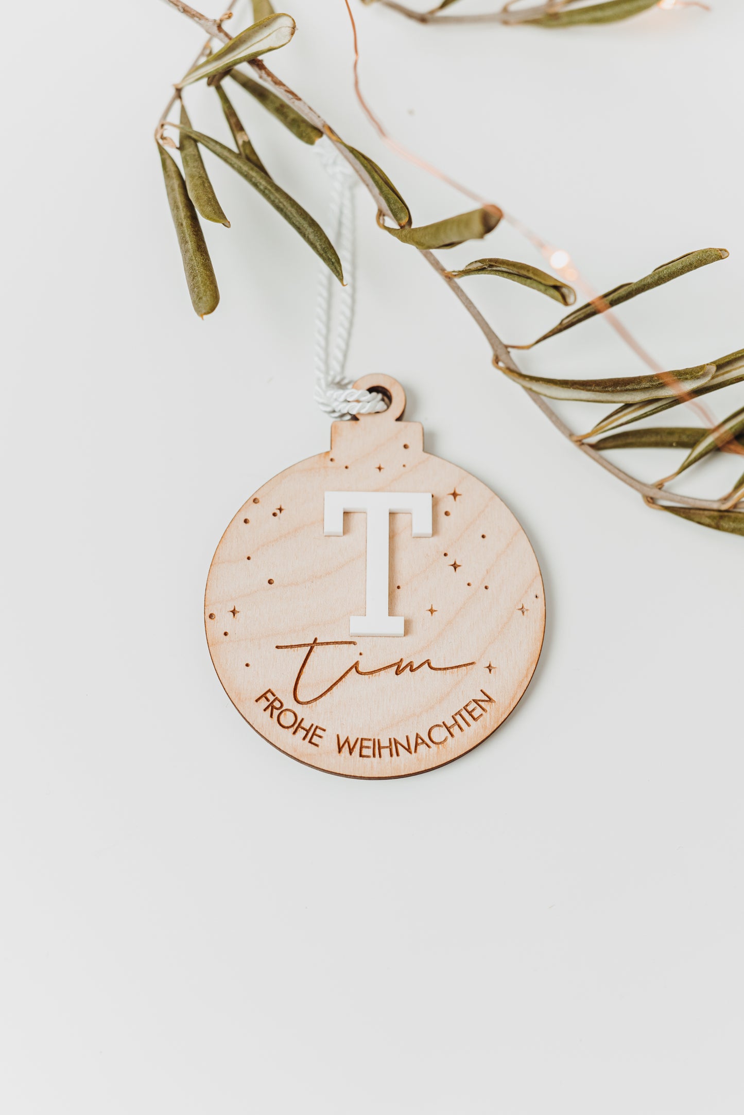 Personalisierte Weihnachtskugel mit Acryl-Buchstaben