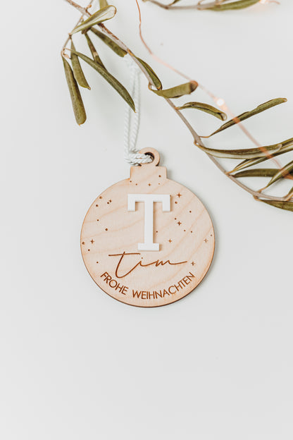 Personalisierte Weihnachtskugel mit Acryl-Buchstaben