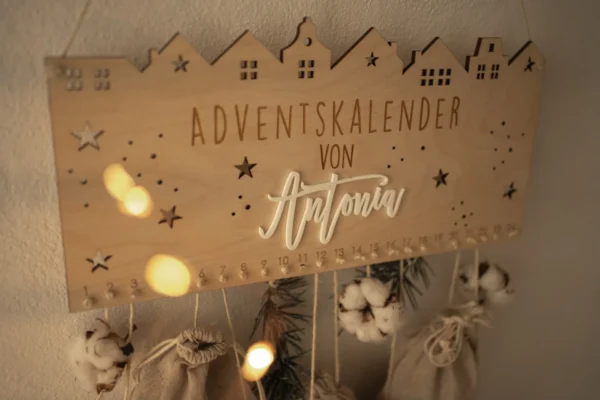 Personalisierter Adventskalender mit Grachtenlandschaft für Kinder – Bild 3