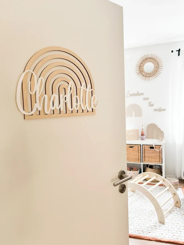 Personalisiertes Regenbogen-Türschild aus Holz – Bild 3
