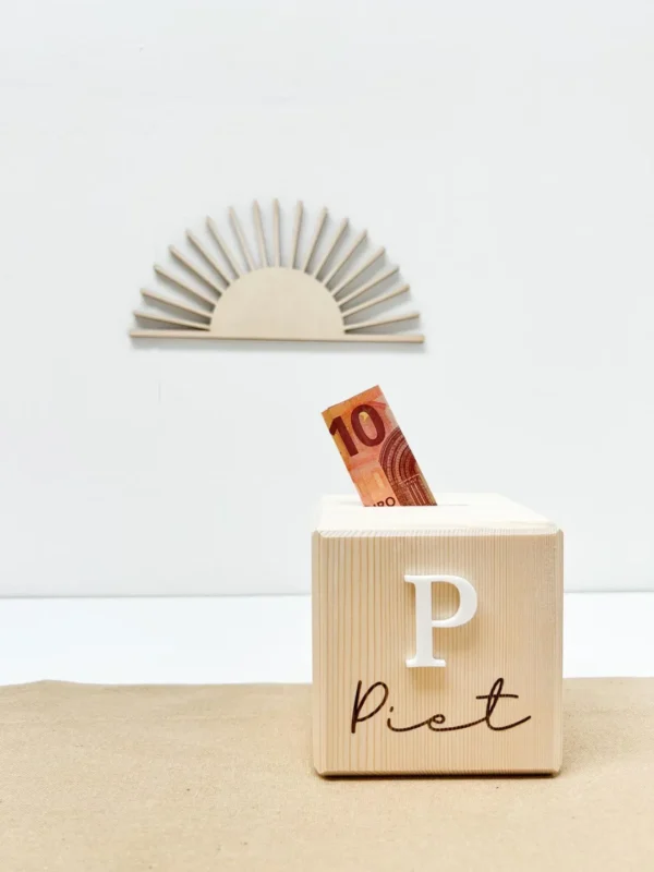 Personalisierte Spardose aus Holz – Bild 4