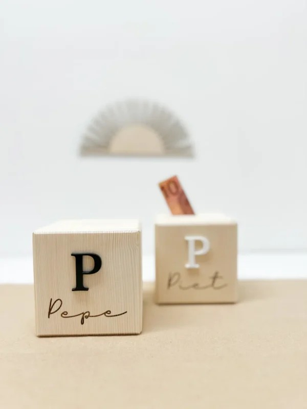 Personalisierte Spardose aus Holz – Bild 3