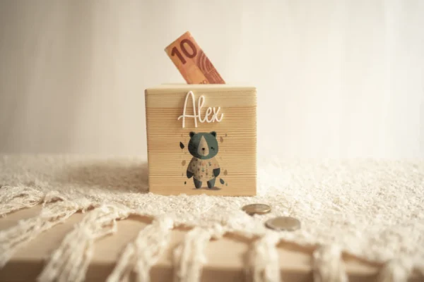 Personalisierte Spardose aus Holz mit Motiv – Bild 6