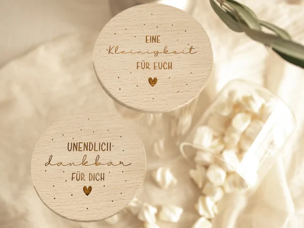 Personalisiertes Vorratsglas mit Buchenholzdeckel – Bild 4