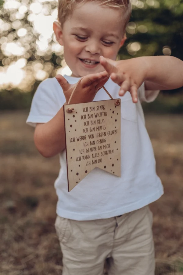 Personalisierte Affirmationstafel aus Holz – Bild 4